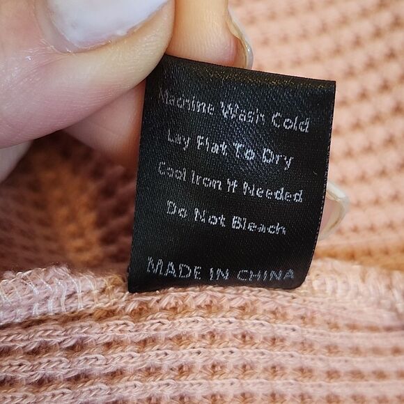 POL mixed media v-neck sweatshirt, peach & coral, waffle knit sweatshirt M - Picture 7 of 7